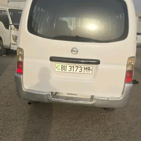 Nissan Urvan 2010