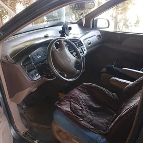Toyota Sienna 1999