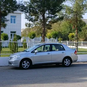 Nissan Tiida 2010