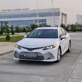 Toyota Camry 2021