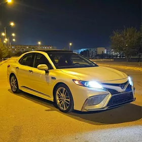 Toyota Camry 2021