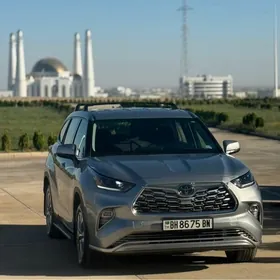 Toyota Highlander 2021