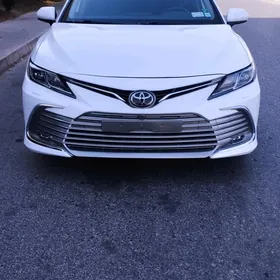 Toyota Camry 2021