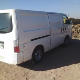 Nissan Urvan 2008
