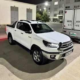 Toyota Hilux 2024