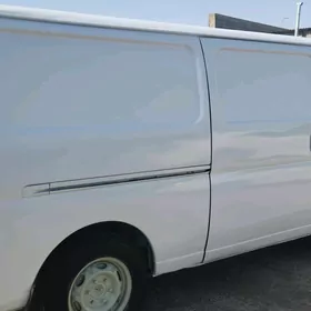 Nissan Urvan 2004
