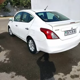 Nissan Versa 2013