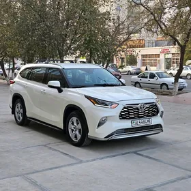 Toyota Highlander 2021