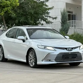 Toyota Camry 2021