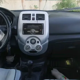 Nissan Versa 2011