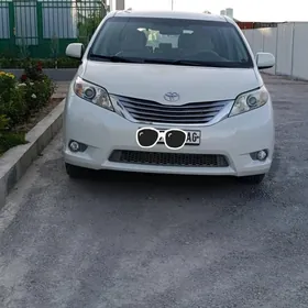 Toyota Sienna 2011