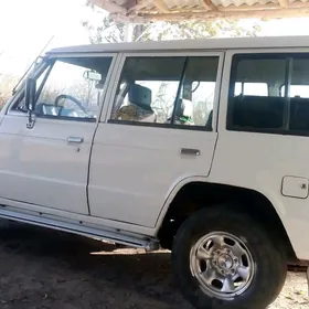 Mitsubishi Pajero 1988