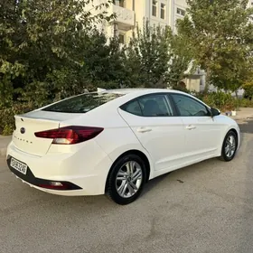 Hyundai Elantra 2019