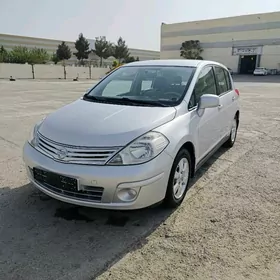 Nissan Tiida 2010