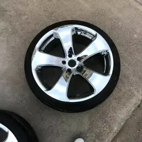 diska 235/35R20