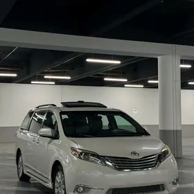 Toyota Sienna 2016