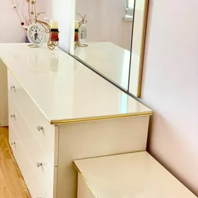 Камод,тумбочки