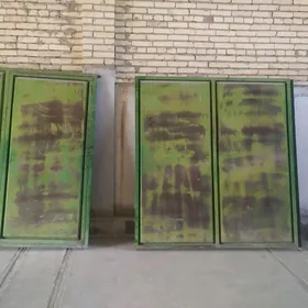 Derweze, ворота