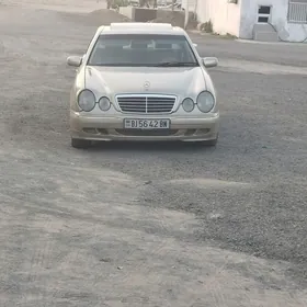Mercedes-Benz E320 2001