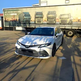 Toyota Camry 2021