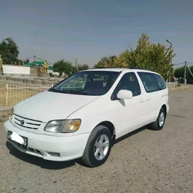 Toyota Sienna 2001