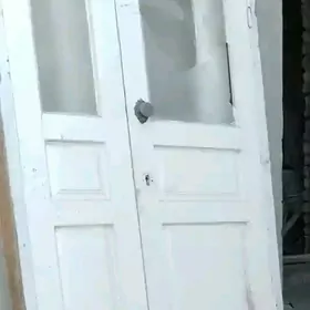 двери деревянные