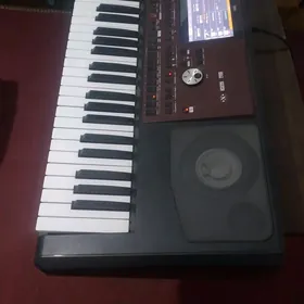 Korg PA 700