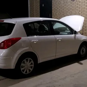 Nissan Versa 2011