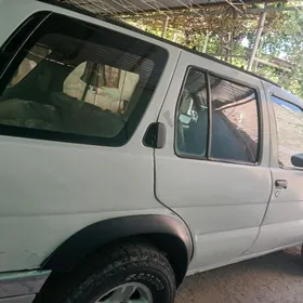 Nissan Pathfinder 1996