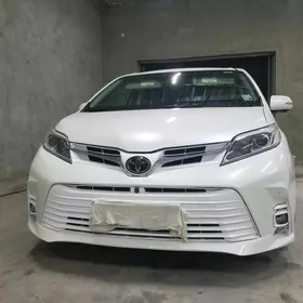 Toyota Sienna 2019