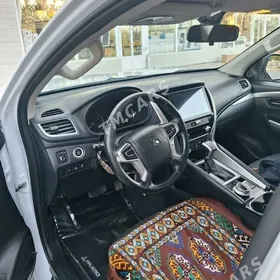 Mitsubishi Pajero 2020