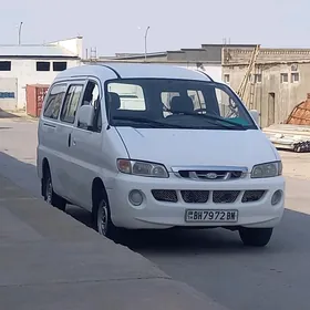 Hyundai H-1 2001