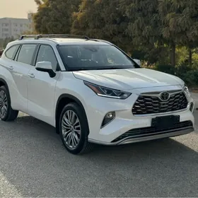 Toyota Highlander 2021