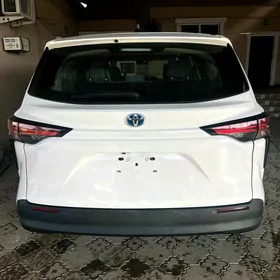 Toyota Sienna 2021