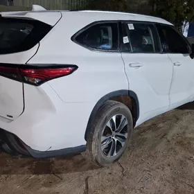 Toyota Highlander 2021
