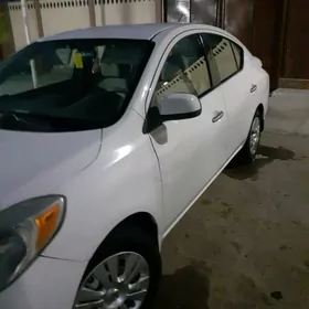 Nissan Versa 2011