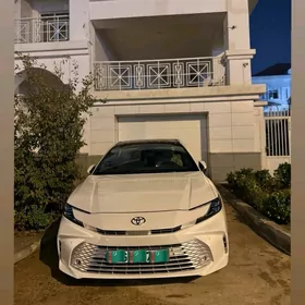 Toyota Camry Hybrid 2025