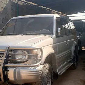 Mitsubishi Pajero 1992
