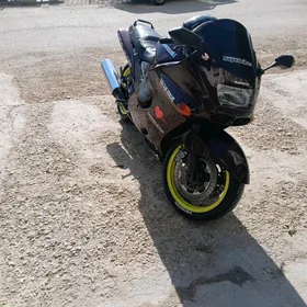 Yamaha Artistic 2005