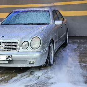 Mercedes-Benz E320 1999