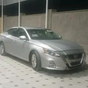 Nissan Altima 2020
