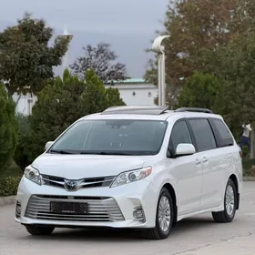 Toyota Sienna 2019