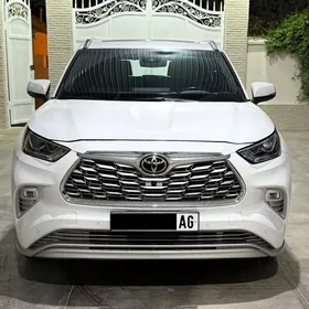 Toyota Highlander 2021