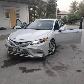 Toyota Camry 2021