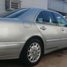 Mercedes-Benz E-Class 2001