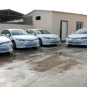 Toyota Camry 2021
