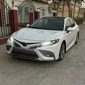 Toyota Camry 2021