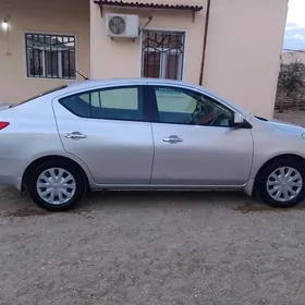 Nissan Versa 2013