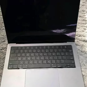 macbook pro M2 Max 1tr
