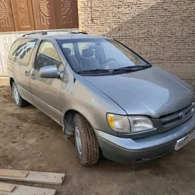 Toyota Sienna 1999